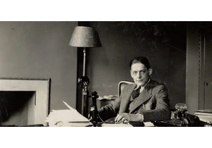 "The Hollow Men" at 100