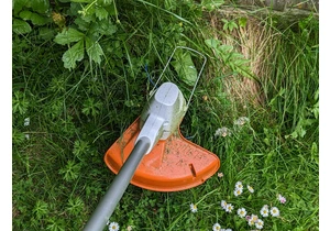 How to clean a grass trimmer