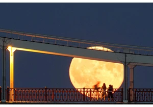 Why on Earth would NASA build a nuclear reactor on the Moon?