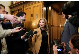 US senators reintroduce bill to open Apple and Google's app stores
