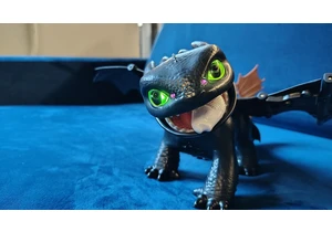 This Animatronic Toothless From 'How to Train Your Dragon' Is One Hangry Toy