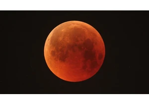 A Lunar Eclipse and Blood Moon Are Coming This Weekend: How to Stream Them