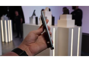 How slim is the Galaxy S25 Edge compared to other flagship phones?