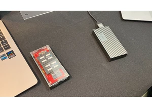  Frore Airjet SSD cooling demo — actively cooled drive offers double the sustained performance 