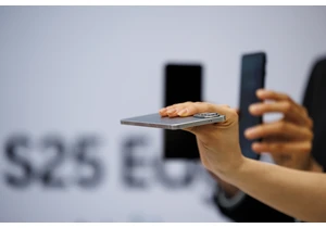 Samsung claims the S25 Edge is a "flagship" device, and it might have a point