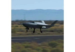 Prototyp zásadního stíhacího dronu General Atomics EYFQ-42A poprvé vzlétl