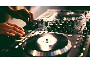 I Tried Using These 2 AI Tools to DJ My Parties. A Real Person Is Better