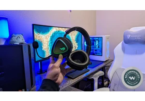 I never thought I'd love a triangular PC gaming headset, but these RGB-lit wireless cans are pretty great