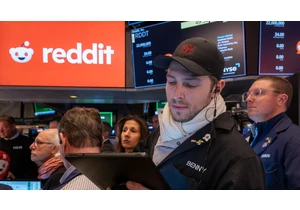 Reddit shares plunge 25% in two days, finish the week below first day close