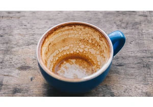 How to Remove Coffee Stains From Mugs and Why They Happen in the First Place