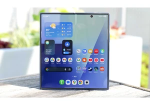 Amazon includes a free $300 gift card when you pre-order the Samsung Galaxy Z Fold 7