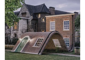 A Rippling Townhouse Facade by Alex Chinneck Takes a Seat in a London Square