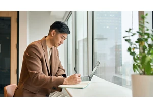 Windows 11 could soon get a nifty new privacy feature that tells you when people are sneakily looking at your laptop screen