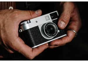 Fujifilm's X Half is an $850 digital camera with an analog film aesthetic
