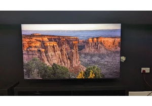  I've been skeptical about 8K, but I'm testing one of Samsung's new 8K mini-LED TVs and I'm starting to believe 