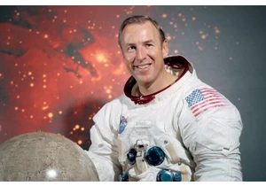 Jim Lovell, Apollo 13 commander, has died