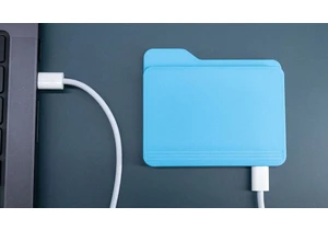 FolderDrive USB-C flash storage drags computer folder icon into the physical world – Skeuomorphism in reverse