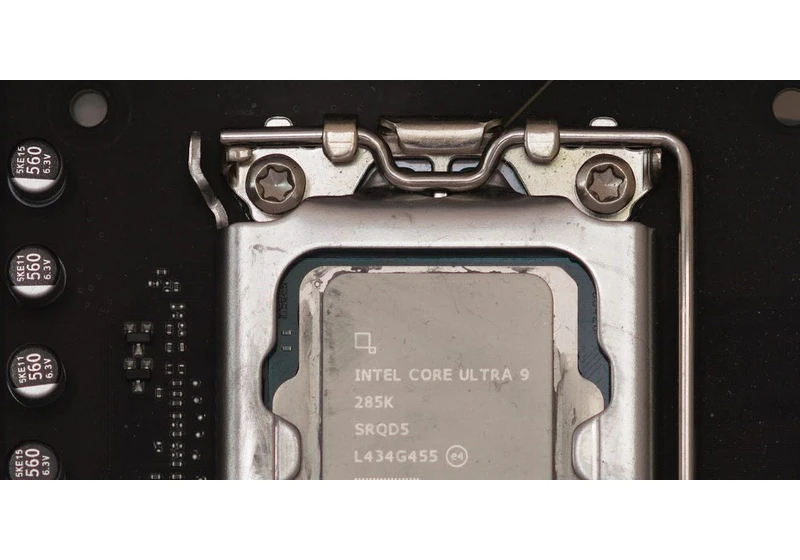 Intel's Lion Cove P-Core and Gaming Workloads