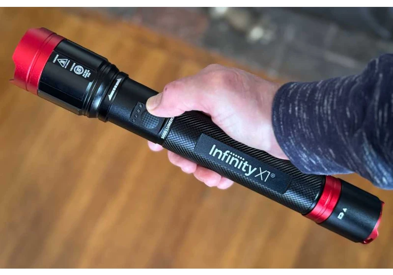 This dual-power LED flashlight makes my Maglite feel like a relic