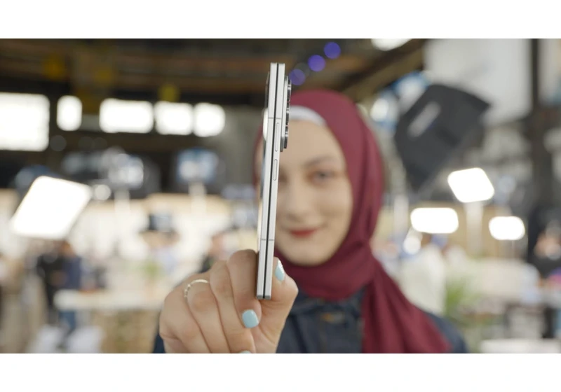 Hands-On With the Galaxy Z Fold 7: So Thin You Forget It's a Foldable