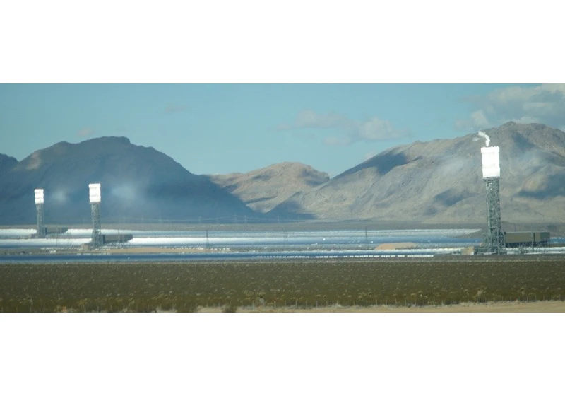 Solar Plant Accidentally Incinerates Up to 6k Birds a Year (2016)
