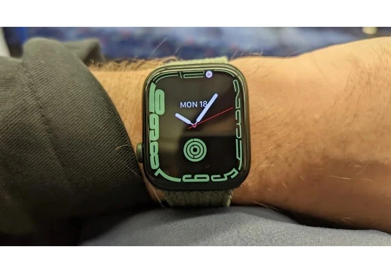 The Apple Watch 7 is almost as cheap as the Apple Watch SE