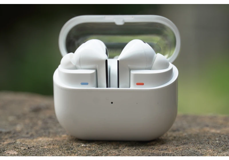 Samsung to jump on the hottest headphones trend this summer?