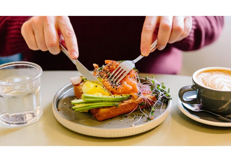 Do You Really Need to Eat 3 Meals a Day? We Asked an Expert Dietician
