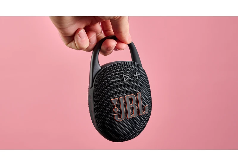 It’s been 1 year since I reviewed the JBL Clip 5 – here’s why it’s still my go-to Bluetooth speaker