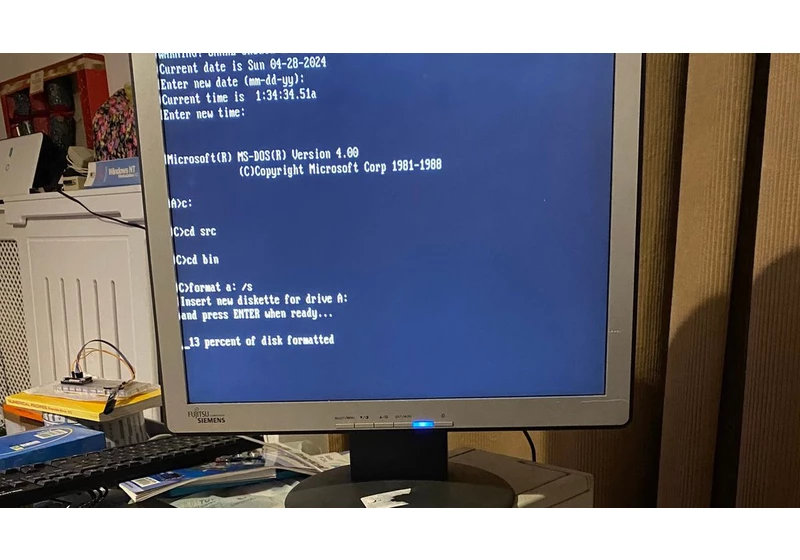  Newly open-sourced MS-DOS 4 installed  on an IBM Personal System/2 with a 16 MHz Intel 386 CPU — took 70 minutes to build 