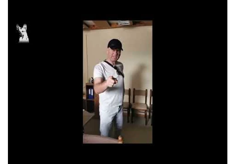 Vybavovačky na úrade v štýle Občianskeho Tribunálu