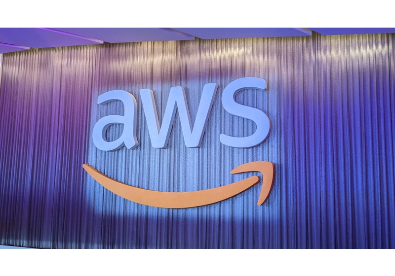  AWS is giving the US government $1billion credit to keep running its cloud services 