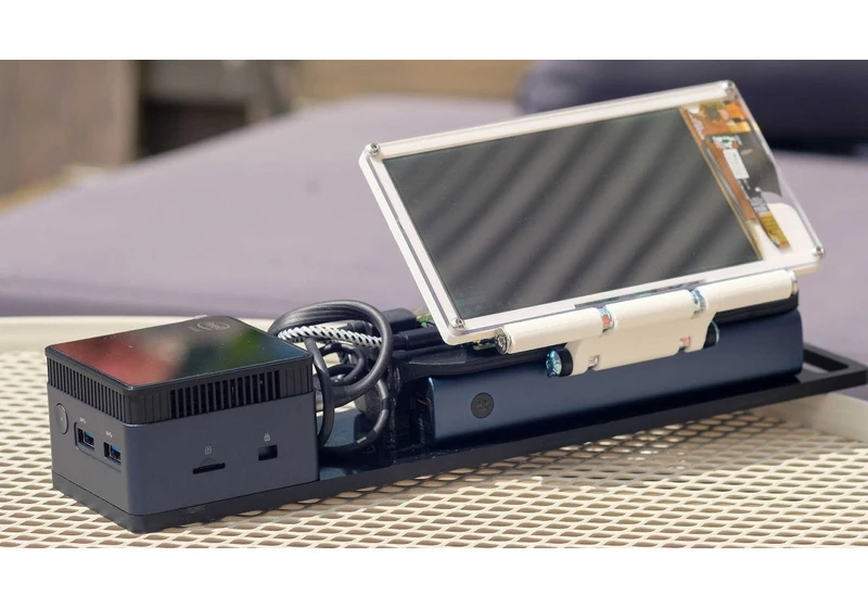 Intel-Based Micro PC is Super Small, Portable, and Runs Windows