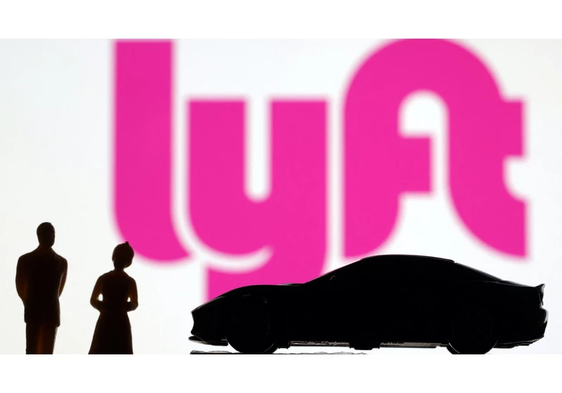 Lyft forecasts strong quarterly earnings driven by ride-hailing demand and new features