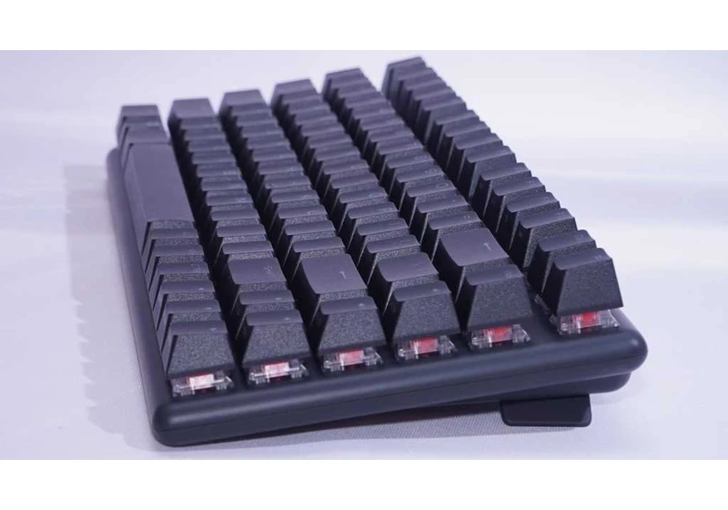 Alienware jumps into the custom keyboard market at CES
