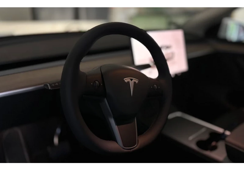 Feds investigate Tesla over inaccurate autopilot and FSD crash reports