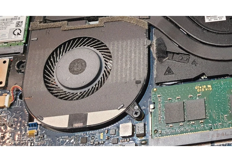 How to clean a laptop fan