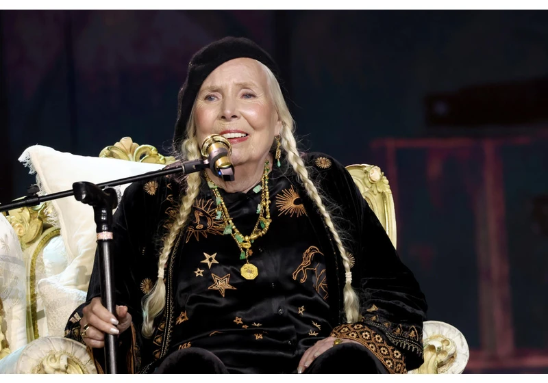 Joni Mitchell joins Neil Young and returns to Spotify