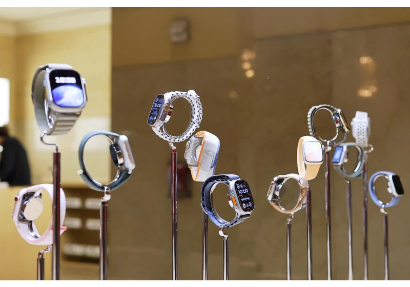 Apple is now selling Watch Series 9 and Ultra 2 with disabled blood oxygen monitor