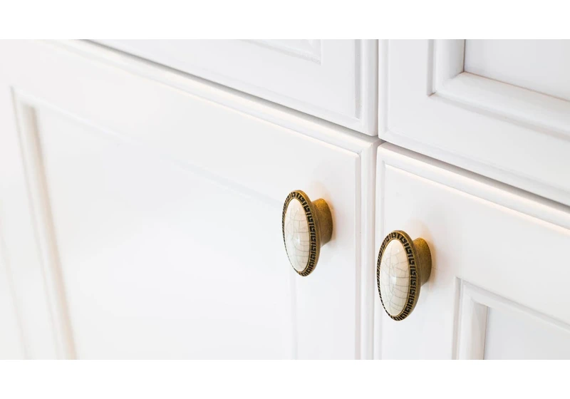 You Don't Have to Risk Your Security Deposit to Decorate Your Rental