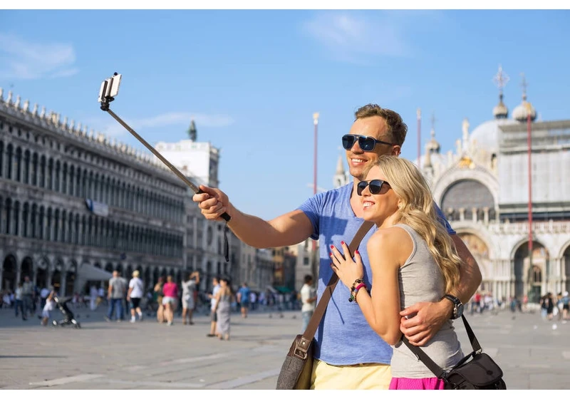Apple auto-opts everyone into having their photos analyzed by AI for landmarks