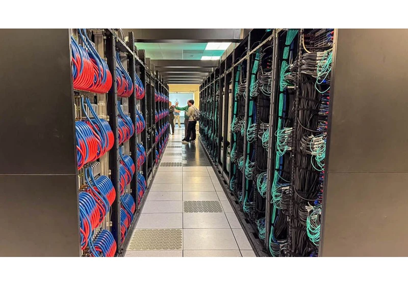 Tech editor takes close snaps of world's fastest supercomputer and lives to publish them