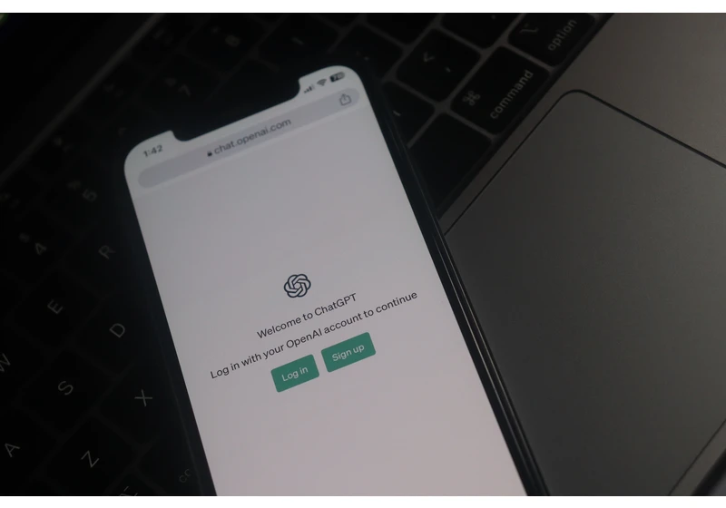 ChatGPT Alpha Appearing Alongside High Demand Error Messages via @sejournal, @kristileilani