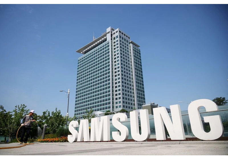 Samsung is once again the leader in global smartphone shipments