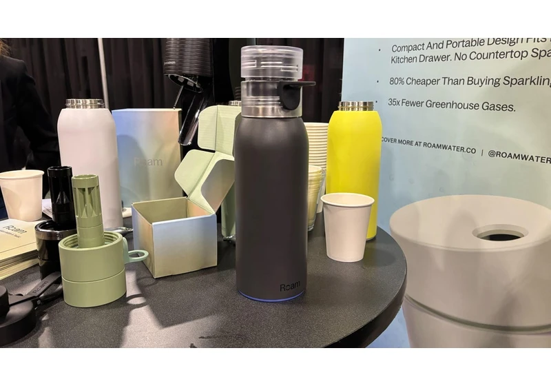 This Water Bottle Cap Is Like a Personal SodaStream You Can Take on the Go. It Sparkles