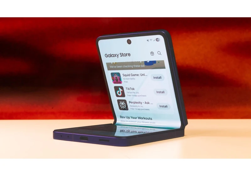 I Tested the Galaxy Z Flip 7 and It Impressed Me in Nearly Every Way but One
