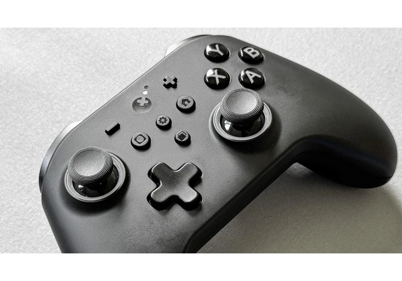For Switch or PC Gamers, This Is the Best Affordable Pro Controller You Can Get