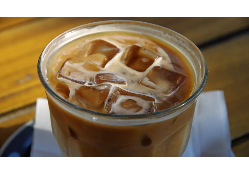 Should You Put Down the Iced Coffee During a Heat Advisory? This Is What Dietitians Say