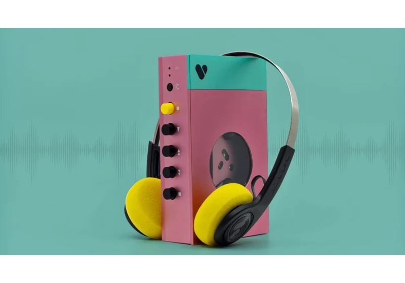  This retro cassette walkman comes with a pencil, but not the Barbie in-line skating outfit it truly deserves 