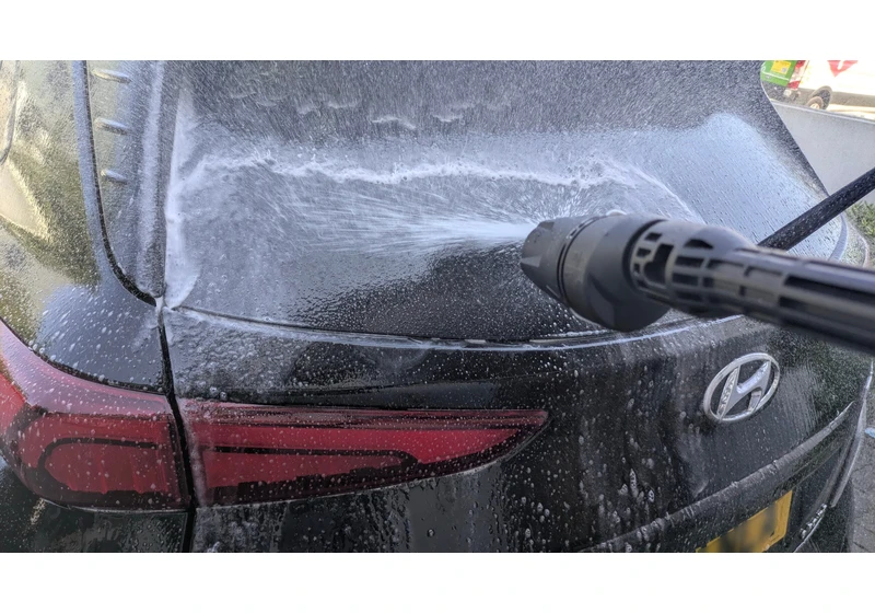 How to clean a car with a pressure washer